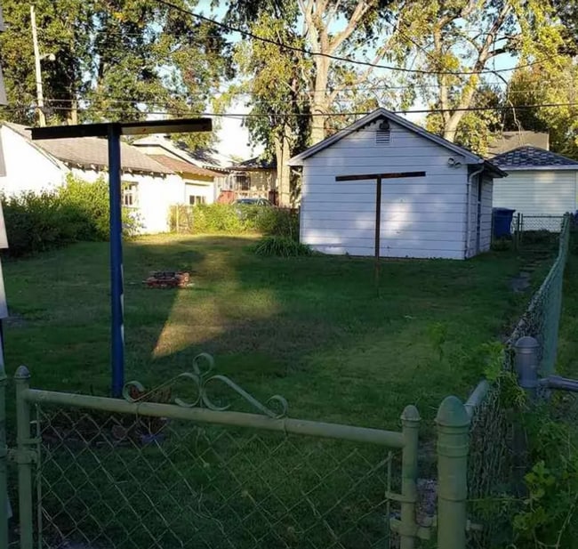 Building Photo - Newly Renovated 2 bed 1 bath Cottage Close...