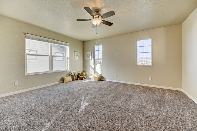 Building Photo - HUGE SIX (6!!!) BD HOME IN LORSON RANCH! **$500 credit with a 16-month lease start date by Dec 15...