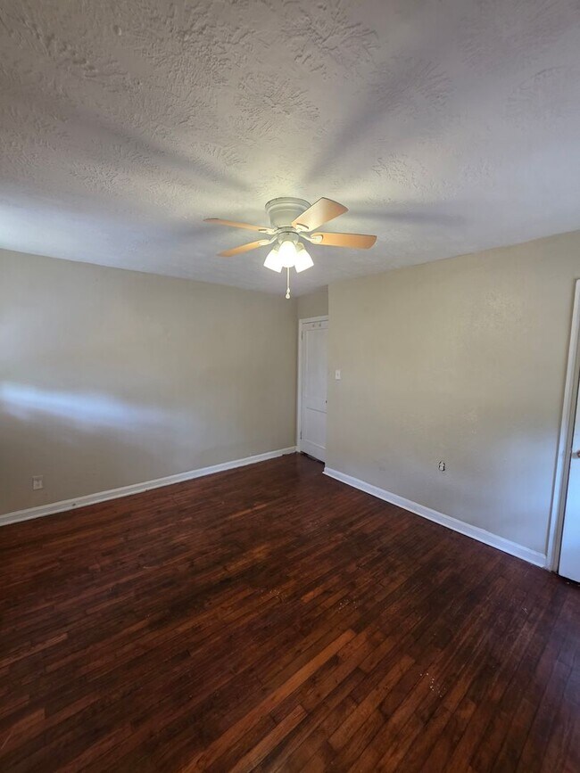 Building Photo - 828 Forsythe St