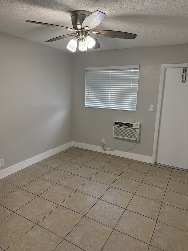 Building Photo - 1331 Holly Heights Dr