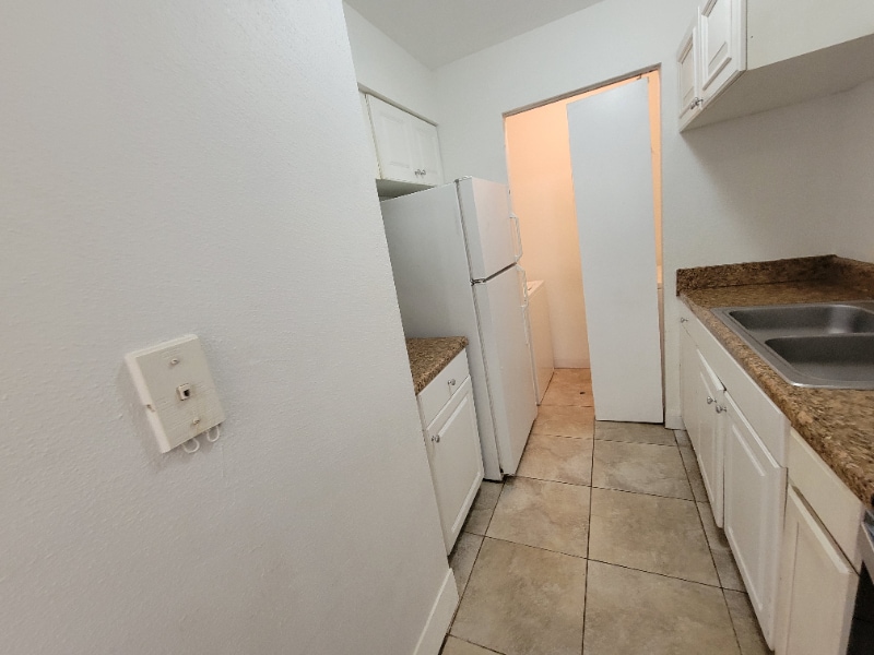 Building Photo - 2937 Winkler Ave