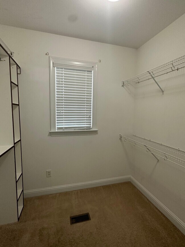 Building Photo - 246 Carsons Walk