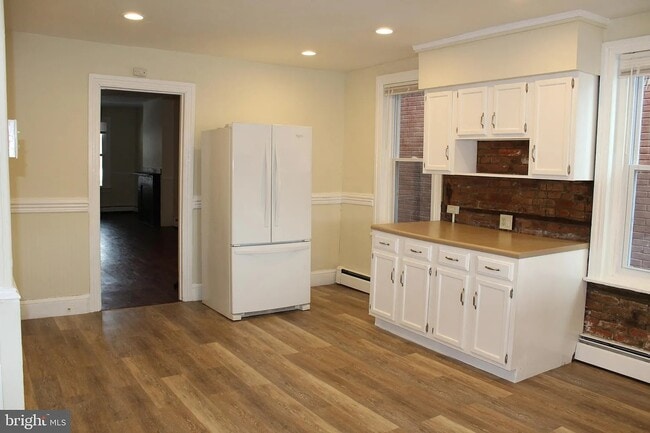 Building Photo - 428 South St