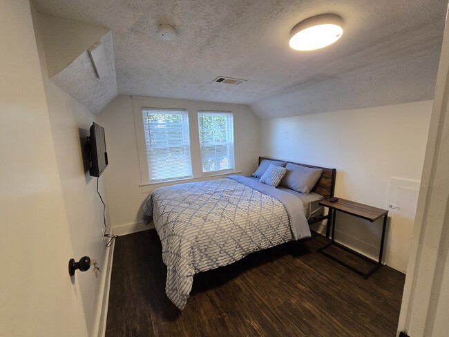 Building Photo - Highland Oasis Gardens