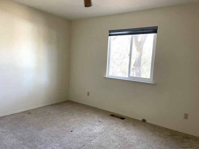 Building Photo - 3 bedroom home in Lake Wildwood gated comm...