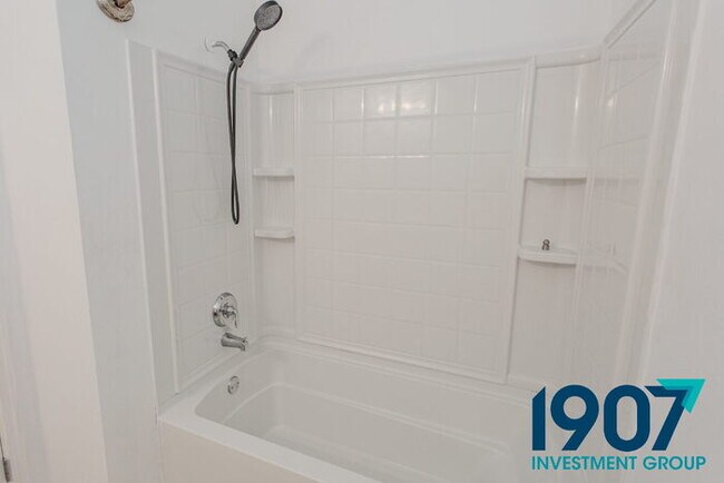 Building Photo - Beautiful 3-Bedroom Home in OKC - Availabl...