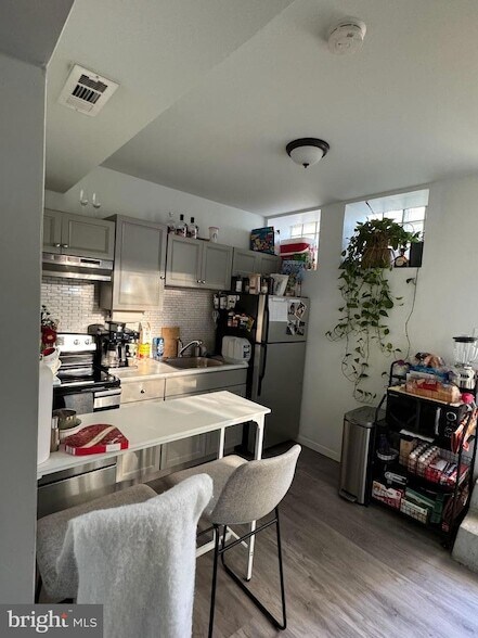 Building Photo - 316 Salaignac St