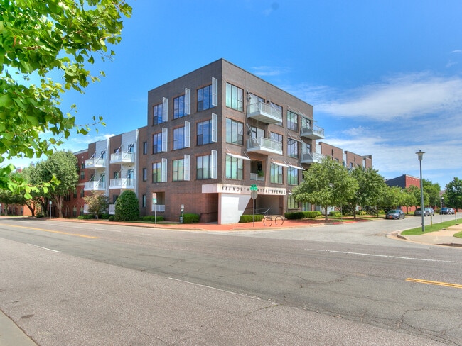 Building Photo - 444 N Central Ave