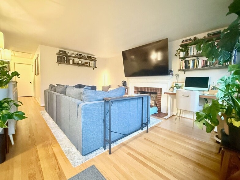 Building Photo - 5323 N Carlin Springs Rd