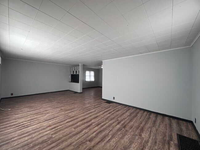 Building Photo - 1018 Chandler-