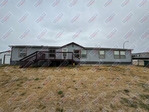 Building Photo - Spacious 4 bedroom single family home