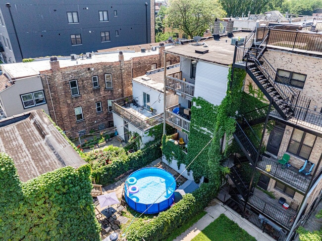 Building Photo - 949 N Damen Ave