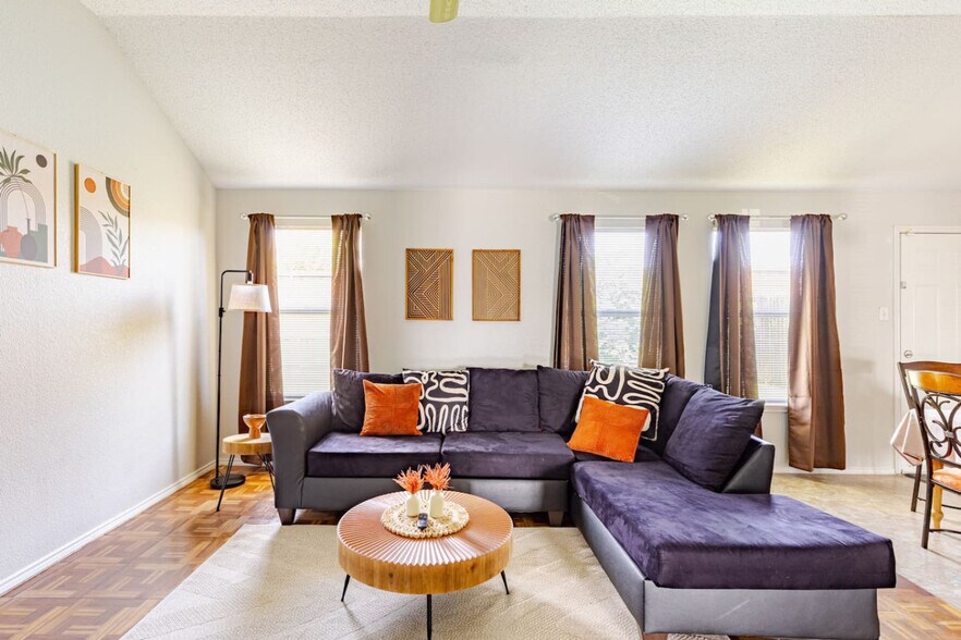 Building Photo - 8116 Shoshoni Dr