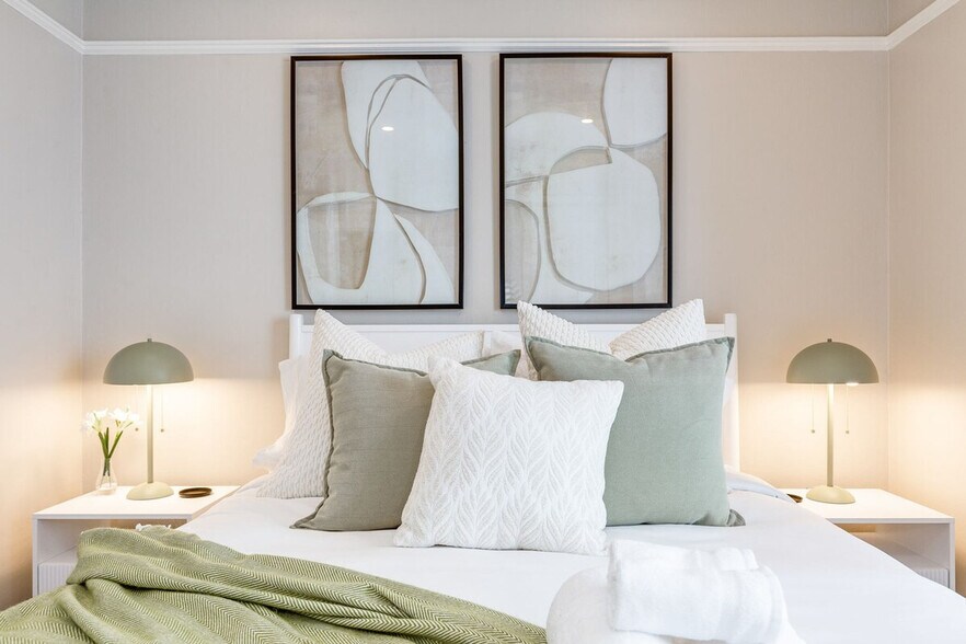 Building Photo - 1706 Warren Ave N