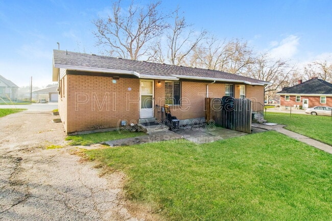 Building Photo - 45 E 400 N