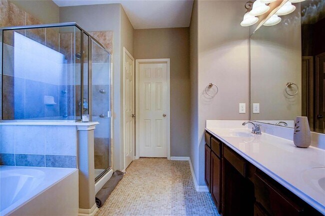 Building Photo - 8303 Kerrington Glen Dr