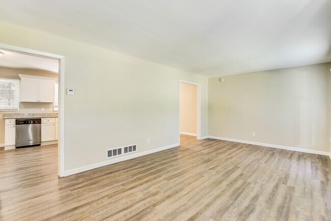 Building Photo - 3390 Glenview Cir Sw