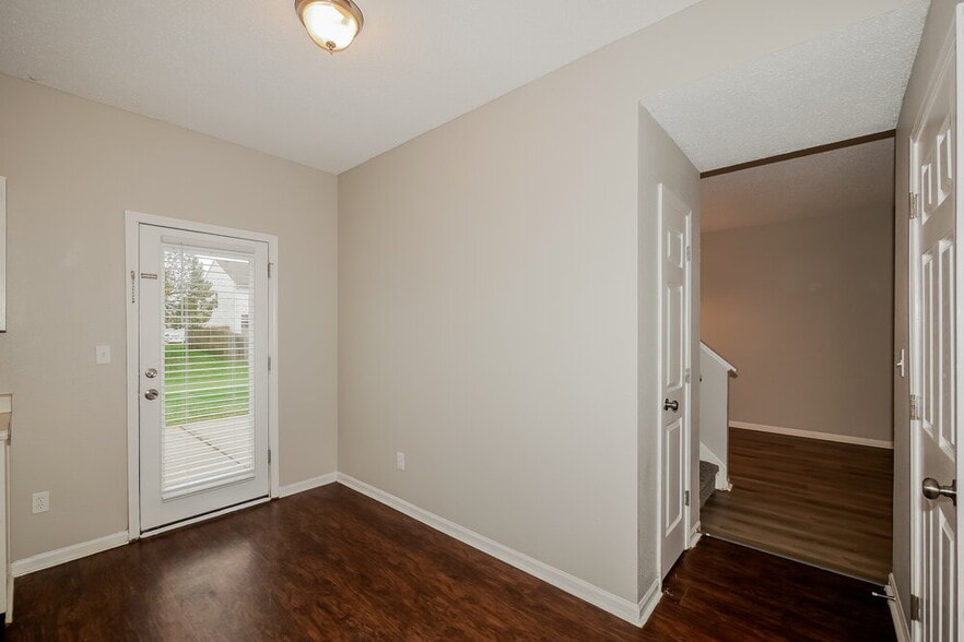 Building Photo - 644 Blue Meadow Dr