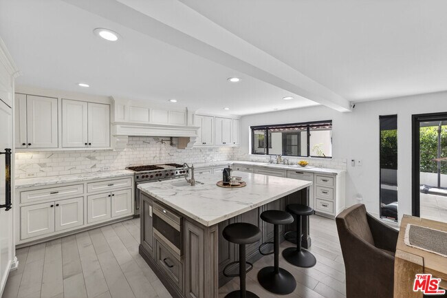 Building Photo - 760 S San Rafael Ave