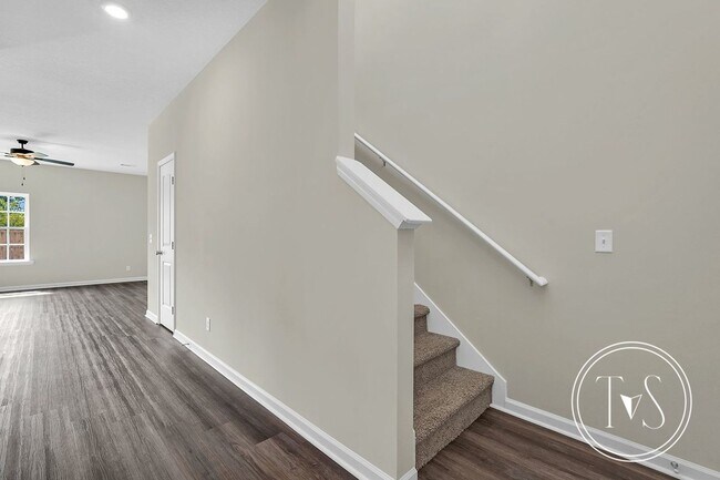 Building Photo - 200 Alcove Ct