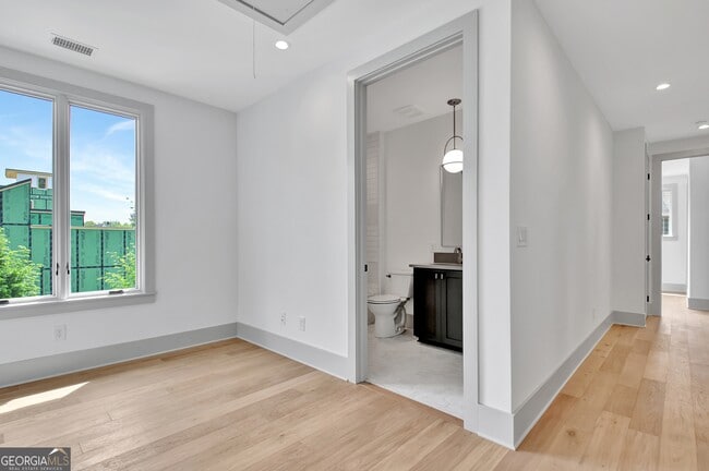 Building Photo - 365 2nd St