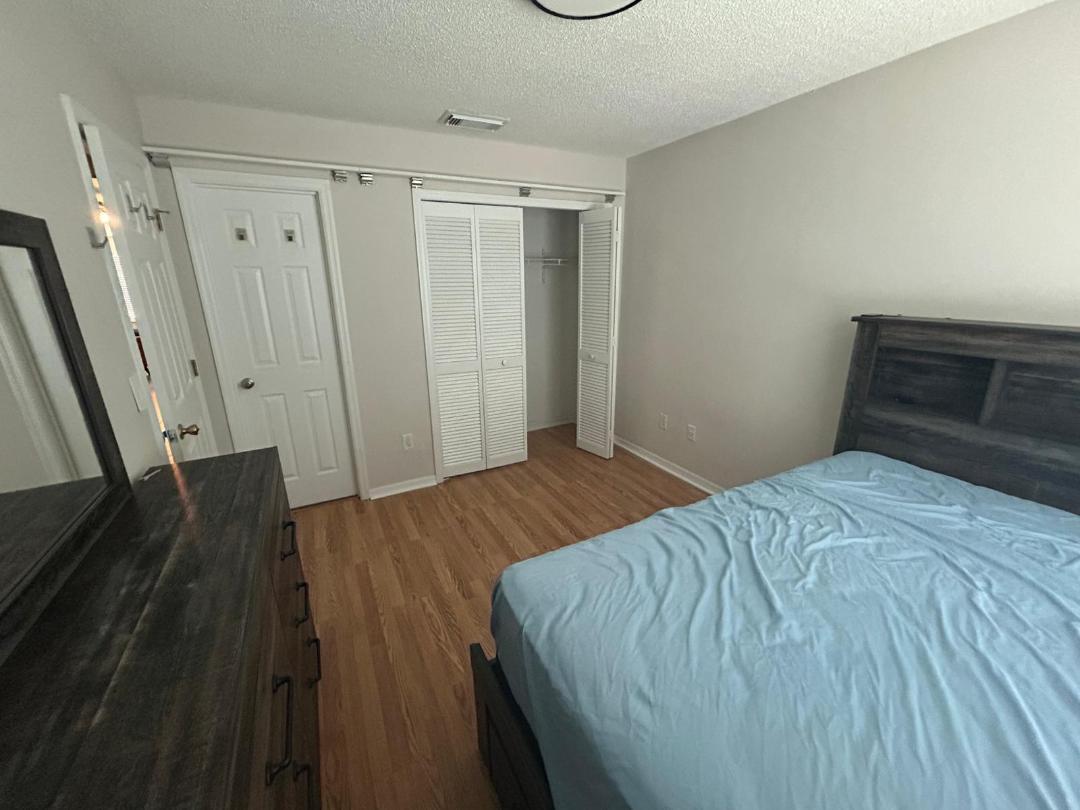 Building Photo - 9532 Darien Ave