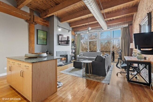 Building Photo - 2201 W Wabansia Ave