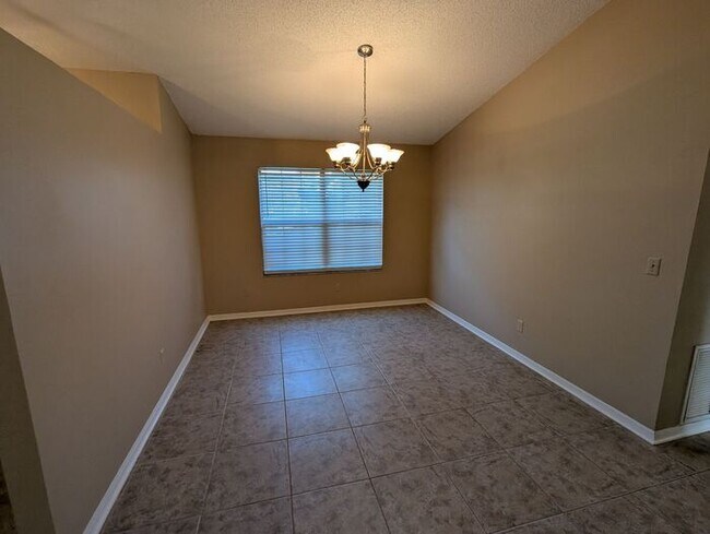 Building Photo - 741 Medina Ave