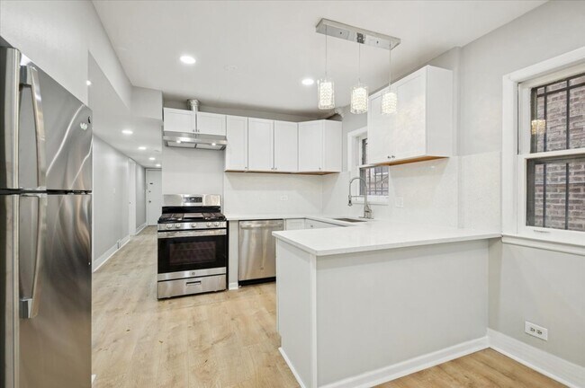 Building Photo - 2623 W Arthur Ave