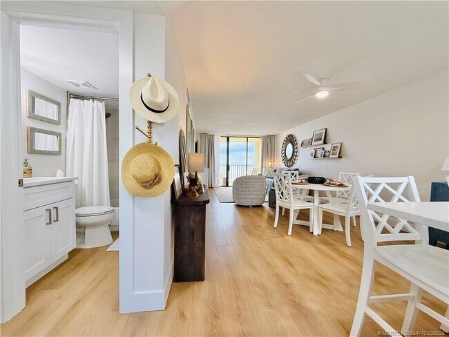 Building Photo - 7370 S Ocean Dr