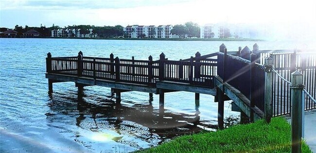 Building Photo - 114 Lake Emerald Dr