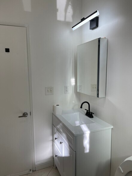 Bathroom - 3045 E Theresa St