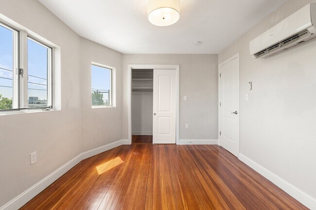 Building Photo - 159 Cowper St