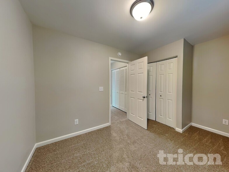 Building Photo - 705 Champion St