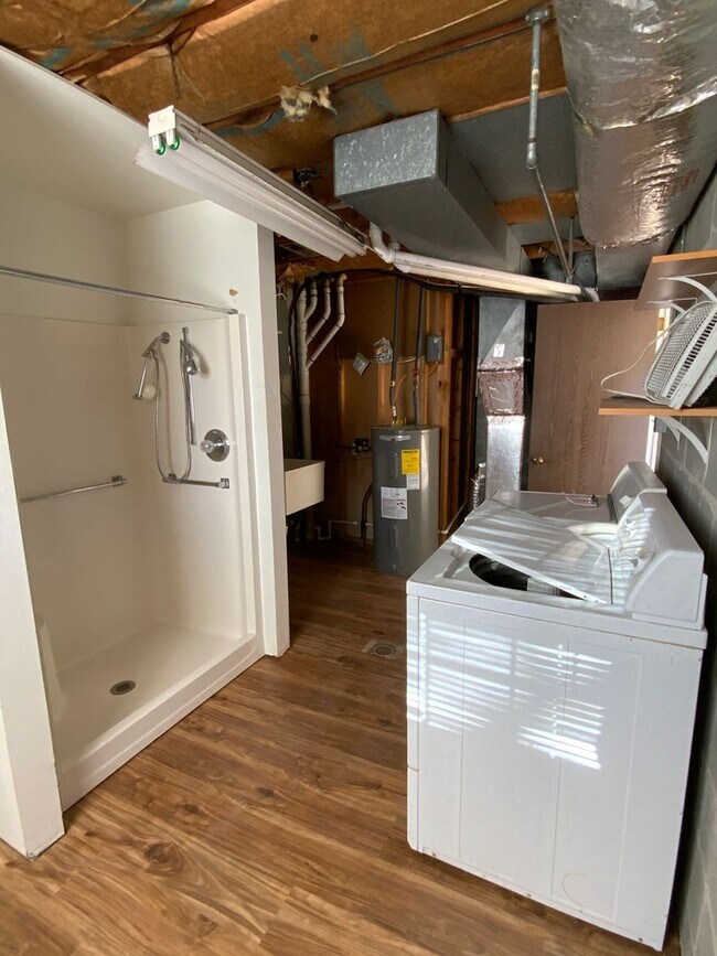 Building Photo - 418 Parkwynne Rd