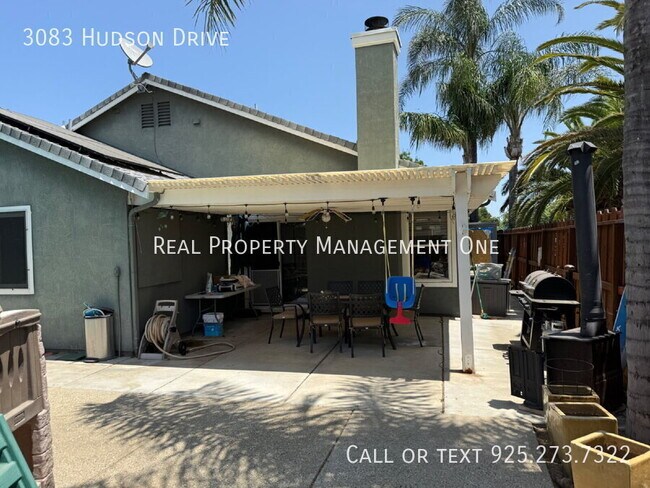 Building Photo - 3083 Hudson Dr