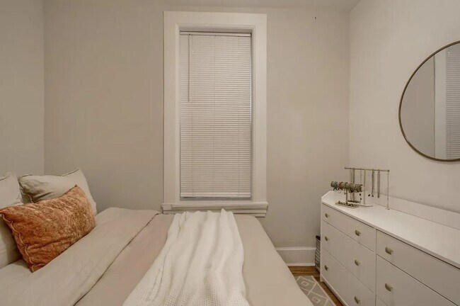 Building Photo - 1629 W Julian St