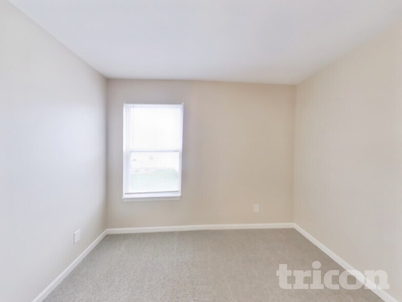 Building Photo - 7650 Lara Lee Dr