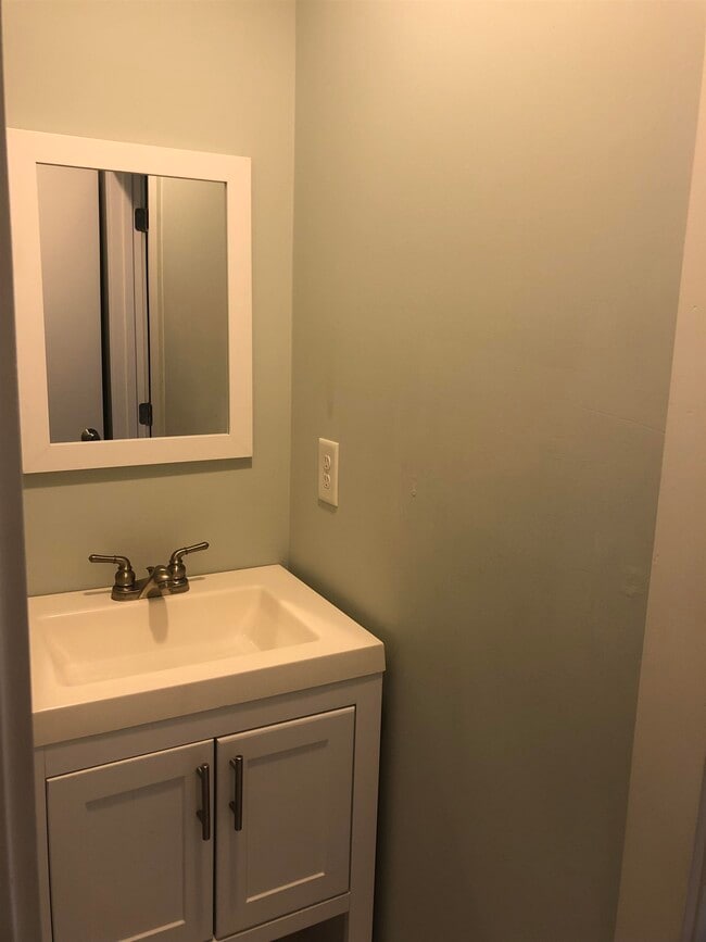 Building Photo - 1021 Duke St