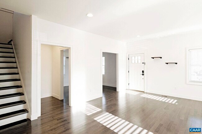 Building Photo - 903 Nassau St