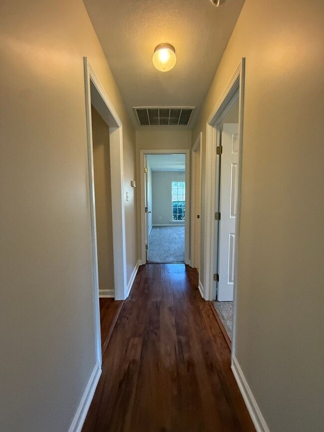 Building Photo - Spacious 3 BR/2BA Home + Formal Dining Roo...