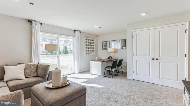 Building Photo - 273 Macoun Way