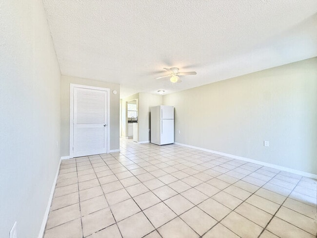 Building Photo - 3405 Palm Dr