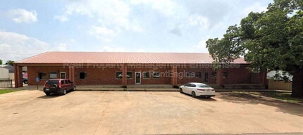Building Photo - 200 S Main St