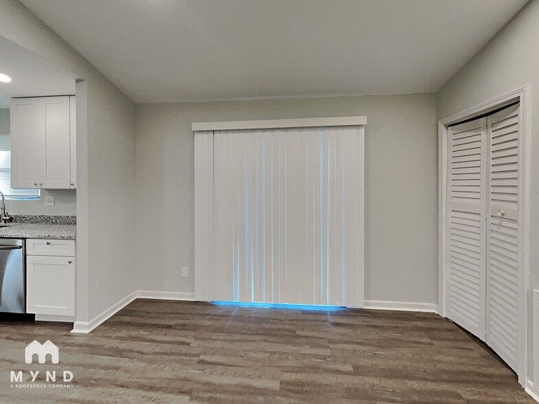 Building Photo - 2 Silverwood Dr
