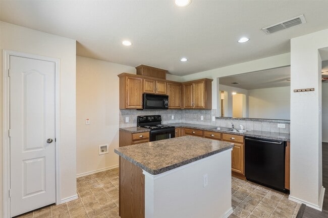 Building Photo - 3917 Mantis St