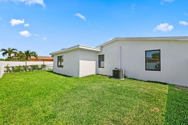 Building Photo - 3349 El Vedado Ct E