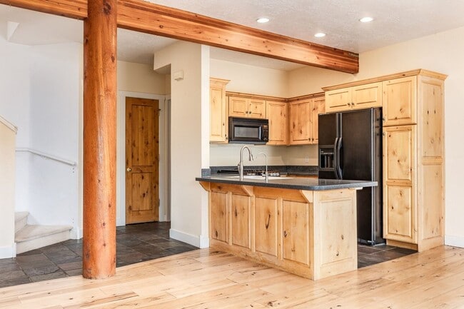 Building Photo - Blackhawk Station Comfortable 3-Bed