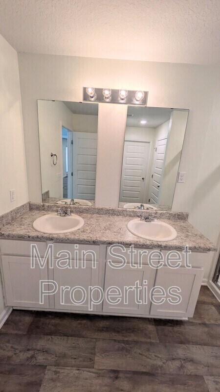 Building Photo - 10624 Queens Gate Cir