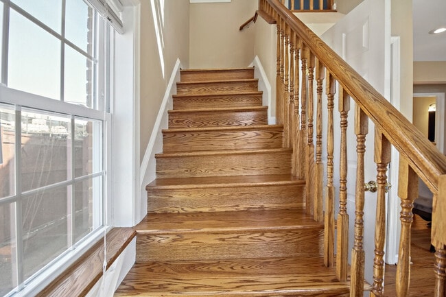 Building Photo - 808 W Broad St